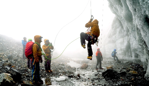 Search vs. Rescue: What's the Difference? Understanding Two Critical Phases of Mountain Emergency Response