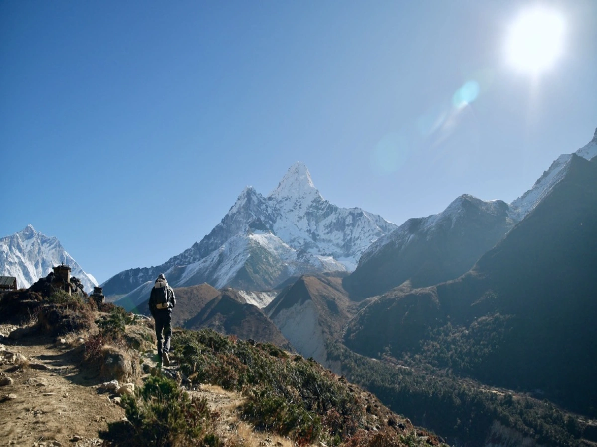 view in route to everest basecamp amadablam