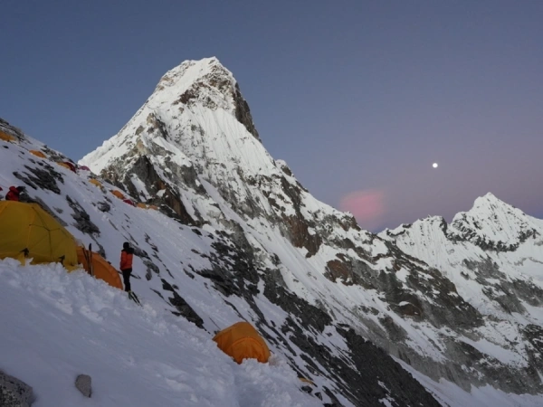 Amadablam tent expedition